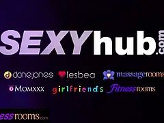 Face assise, Gym, Hd, Lesbienne, Léchez, Orgasme, Petite femme, Chatte