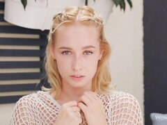 18 ans, Amateur, Blonde, Masturbation, Cheveux courts, Maigrichonne, Solo, Dénudage