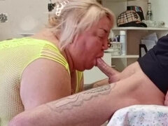 Stor svart kvinne, Kukk suging, Sæd i munnen, Sperm skott, Hd, Milf, Mamma, Suging