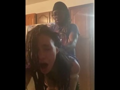 Rumpa, Söt, Grovt språk, Mellanrasig, Kök, Naturliga tuttar, Orgasm, Grov