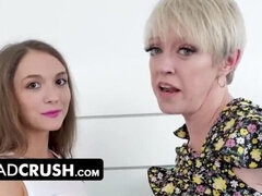 Grote mammen, 1 man 2 vrouwen, Reusachtig, Rijpe lesbienne, Gezichtspunt, Taboe, Tiener, Trio