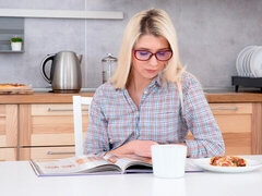 Grote lul, Pijpbeurt, Hondjeshouding, Keuken, Natuurlijke tieten, Mager, Tiener, Tieten likken