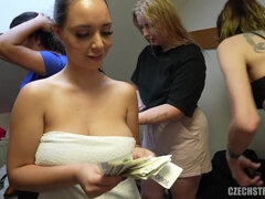 Store pupper, Kukk suging, Brunette, Fetisj, Fingring, Penger, Petite, Offentlig