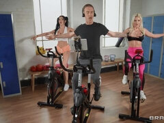 Bundão, Pauzão, Peitos grandes, Boquete, Transar de quatro, Mulheres homem, Academia