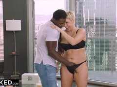 デカ尻, フェラチオ, バック, 異人種間, なめる, 自然山雀, オマンコ, おもらし