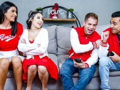 Stor røv, Stor pik, Pik sutte, Brunette, Hundestilling, Firkanter, Teenager, Bryster