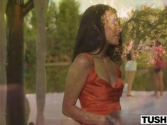 Aus dem arsch in den mund, Blasen, Sperma im mund, Im freien, Pool, Reiten, Rasiert, Tätowierung