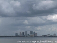 Popó, Latin lány, Természetes mellek, Nyilvános, Nuni, Egyetemista, Tini, Begyek