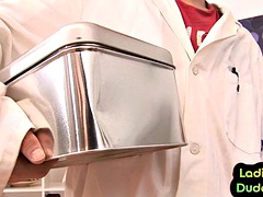 Amatéři, Kotě, Nazí chlapi, Fetiš, Rukavice, Podpatky, Strapon, Švédská rojka