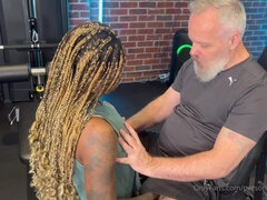 큰 엉덩이, 큰 가슴, 음경, 에보니, 집에서 만든, 다른 인종간의, 흥청망청 놀기, 쓰리섬