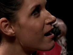 Baben, Bdsm, Bondage, Brunett, Långt ner i halsen, Doggystyle, Fetisch, Tuttar