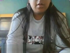 Dark Skinned UK Girl 18 Flashes Boobs on OMEGLE