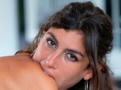 Pik sutte, Brunette, Behåret, Håndjob, Kysse, Slikning, Fisse, Teenager