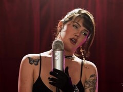 In den arsch, Grosse titten, Blasen, Braunhaarige, Erotisch, Hardcore, Absätze, Interrassisch