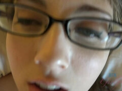 Sucer une bite, Brunette brune, Branlette thaïlandaise, Petite amie, Petite femme, Pov, Chatte, Nénés