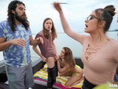 Bikini, Sucer une bite, De plein air