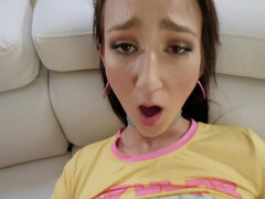 Brunetka, Péro, Na psíka, Na tvár, Prirodzené prsia, Nohavičky, Pička, Tesné