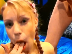 Blondýna, Bukkake, Stříkání spermatu, Na obličej, Gangbang, Německé, Hd, Tetování