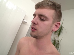 Blondine, Reif, Tätowierung