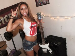 Cul, Gros cul, Branlette thaïlandaise, Fille latino, Piercing, Rasée, Adolescente, Nénés