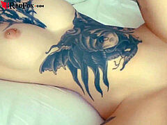 Amatoriale, Pompino, Schizzo di sborra, Succhiando, Tatuaggi, Ragazza