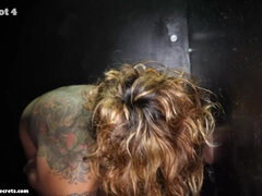 Asiater, Brunette, Sperm skott, Dype svelg, Ansiktssperm, Runke, Naturlige bryster, Tattovering