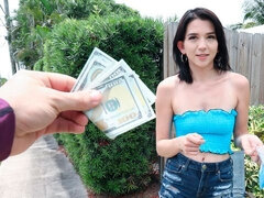 Cul, Sucer une bite, Brunette brune, Branlette thaïlandaise, De plein air, Dénudage, Adolescente, Nénés