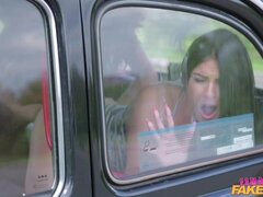 Kont, Rondborstig, Auto, Seksspeelgoed, Lesbisch, Buiten, Kut duiken, Tieten likken