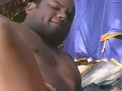 Anal, Røv til mund, Pik sutte, Dobbelt penetration, Give finger, Udendørs, Røvhåret, Trekant