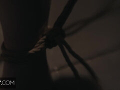 Bondage sadomaso, Pompino, Bondage, Schizzo di sborra, Gola profonda, Dominazione, Lingerie, Rossa