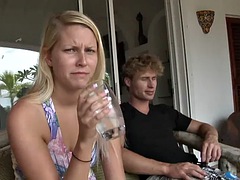 Tyttö, Isot tissit, Vanhempi, Äiti jota haluaisin panna, Julkinen, Tissit, Vuosikerta