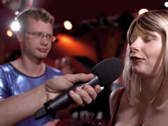 Большие сиськи, Минет, Пальцем, Группа, Секс без цензуры, Вечеринка, Пирсинг, Тату