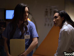 18 jaar, Grote kont, Handbeurt, Lesbisch, Rijpe lesbienne, Moeder die ik wil neuken, Klein, Kut duiken