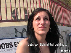 흑갈색 머리, 체코인, 유럽인, 공개동영상, 공개적인, 빼빼한, 관음증이 있는 사람