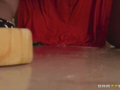 Amerikanisch, Asiatisch, Blasen, Paar, Hundestellung, Aufs gesicht abspritzen, Italienisch, Muschi