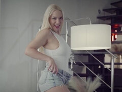 Vera Jarw is going to get her pussy smashed in hot porn