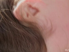 18, Ruskeahiuksinen, Lävistys, Teini, Lelut