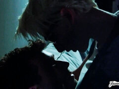 Stor røv, Stor pik, Store bryster, Blondine, Pik sutte, Hundestilling, Kort hår