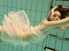 Μελαχροινή, Ηδ, Μόνος, Έφηβος, Βυζιά