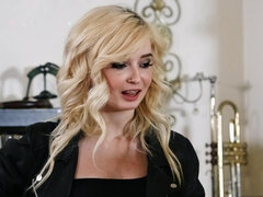 Amatőr, Szőke, Cumizás, Kutya póz, Arcra élvezés, Hd, Természetes mellek, Tetkó