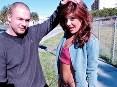 18 let, Velké péro, Na pejska, Přírodní prsa, Zrzavé, Krátké vlasy, Vyhublá, Kozičky