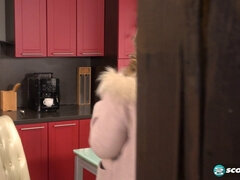 ぽっちゃり, デカ尻, デカパイ, ブロンド, 食べ物, Hd, キッチン, 一人