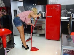 Amatéri, Mačiatko, Chyžná, Monštrum, Prirodzené prsia, Poľskej, Sólo, Kozičky