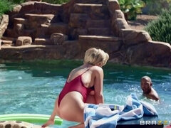 Anal, Store pupper, Bikini, Utroskap, Massasje, Fitte, Stemor, Tattovering