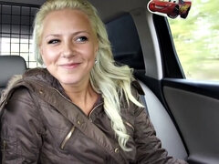 Teen fucks her guy after stopping the car