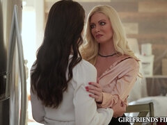 Stora tuttar, Blondin, Fingering, Lesbisk, Milf, Orgasm, Fitta, Tuttar