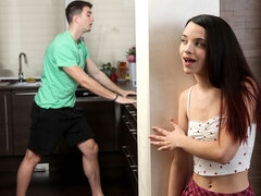 18, 엉덩이, 큰 음경, 오랄섹스, 흑갈색 머리, 자연의 가슴, 조그마한, 빼빼한