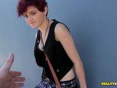 Amatør, Kukk suging, Ansiktssperm, Petite, Realitet, Rødtopp, Tynn, Tattovering