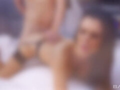 Brunette, Sexy undertøy, Moden