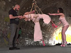 Amatör, Baben, Bdsm, Bondage, Sätta munkavle på, Utomhus, Offentlig, Slampa